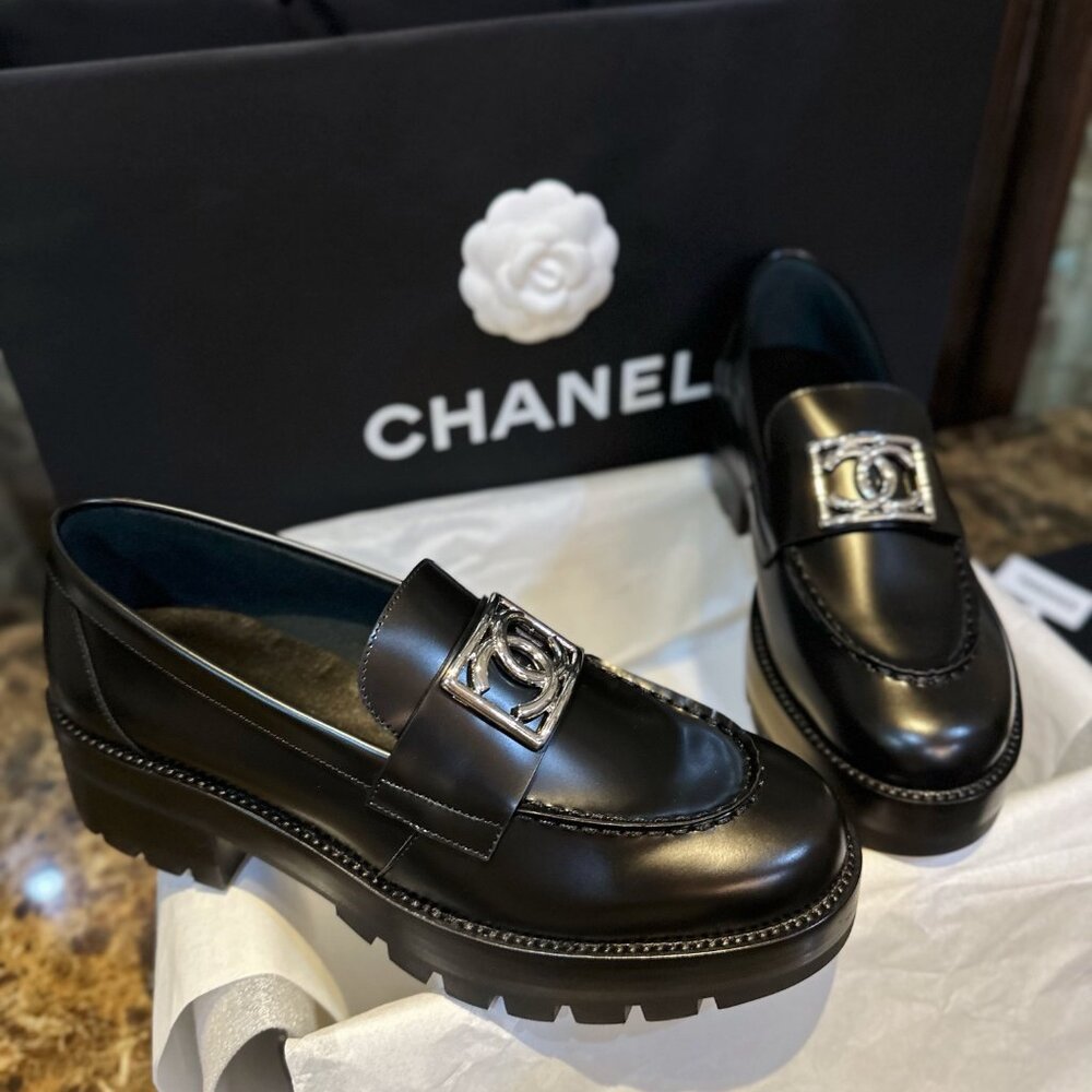 Women's Chanel loafers🎉 - Picture 4 of 8